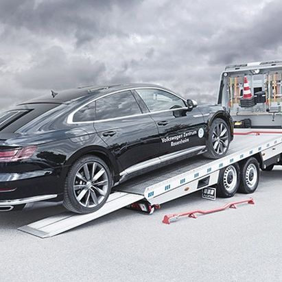 Fahrzeug auf Trailer